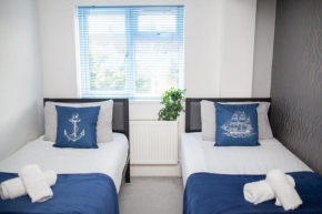 Spacious 6 Bed Contractor-Friendly Residence in Luton